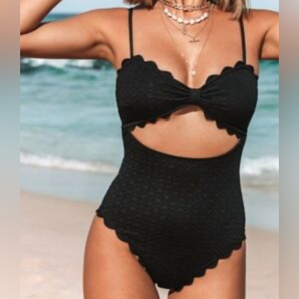 CUPSHE Sz L One Piece Bathing Suit Scalloped Trim Textured Fabric Padded Bra NEW